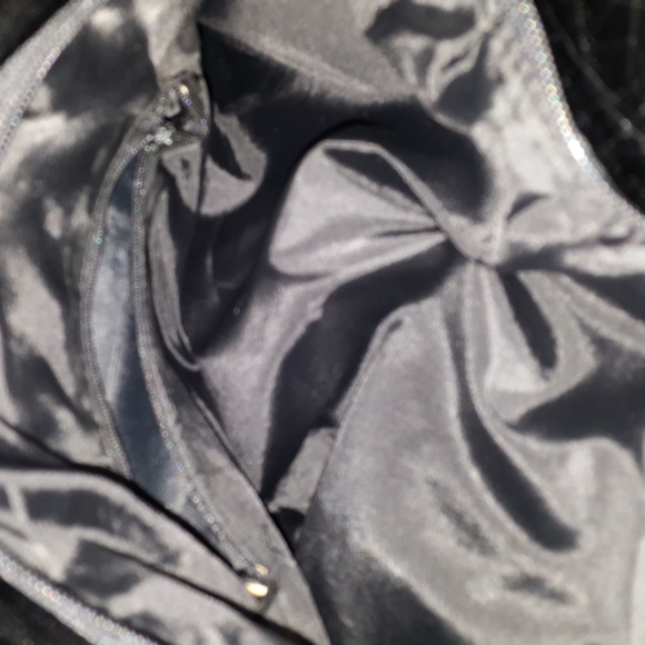 Black roomy zippered tote bag with small back pocket - Picture 4 of 4